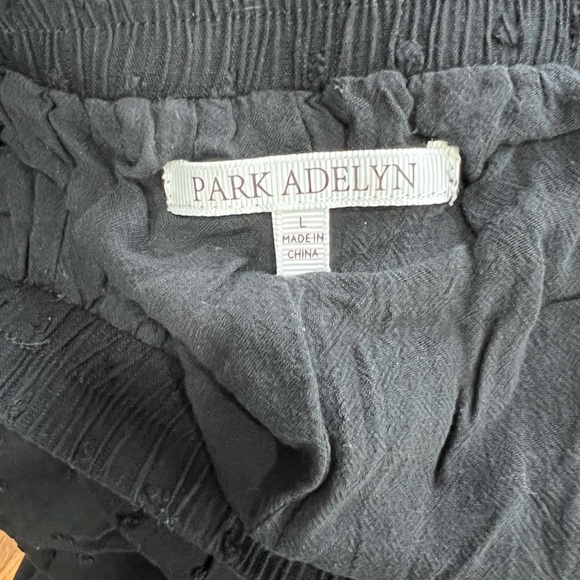 Black flowy line A Skirt  texturized size L - Picture 9 of 9